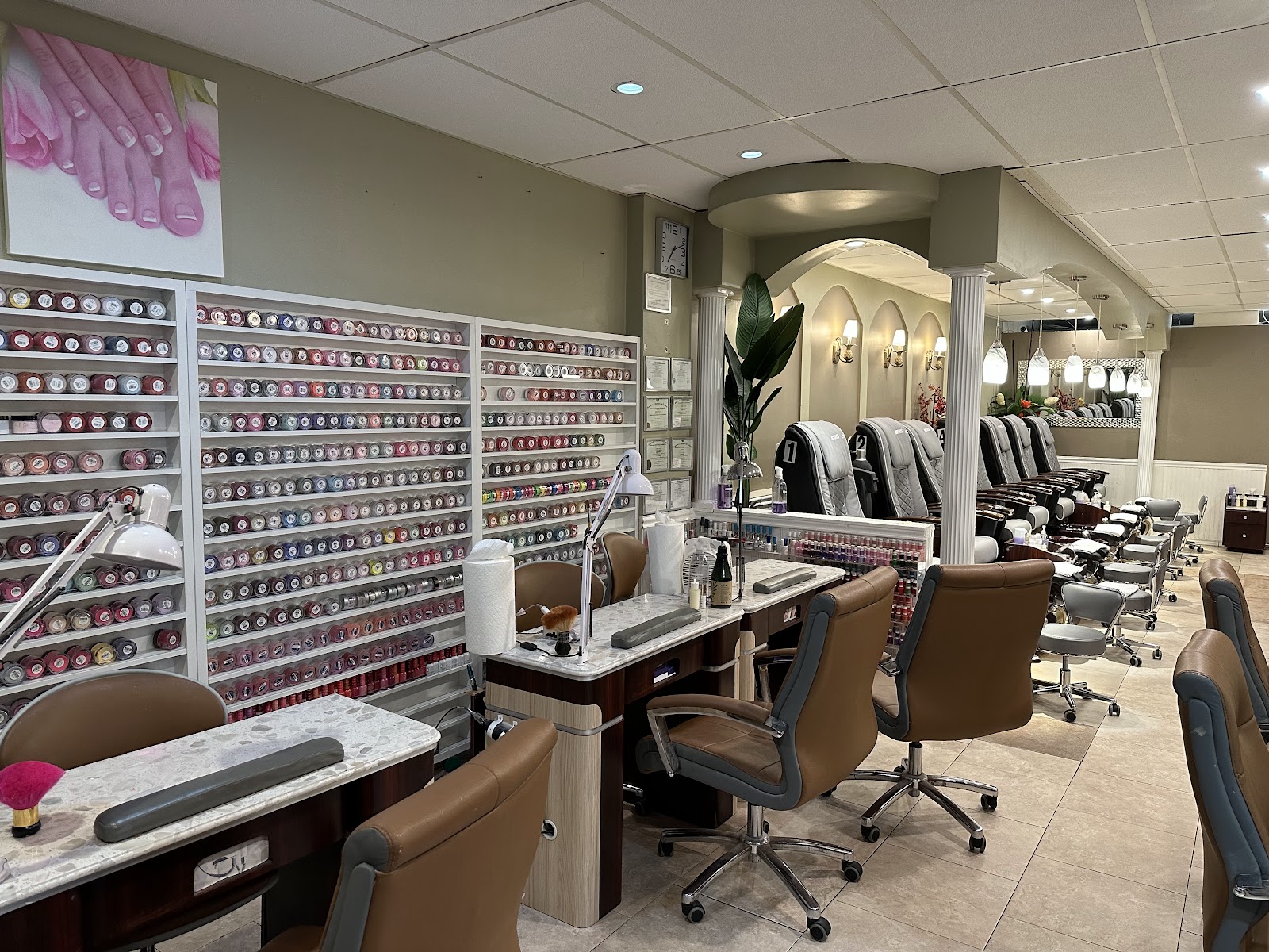 Nail Design logo